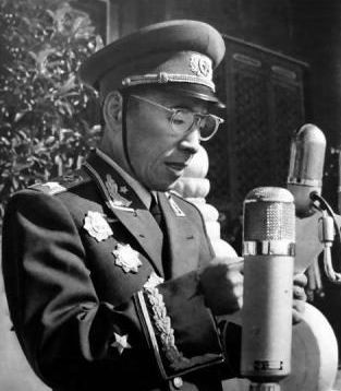 1959年林總主持國(guó)慶閱兵